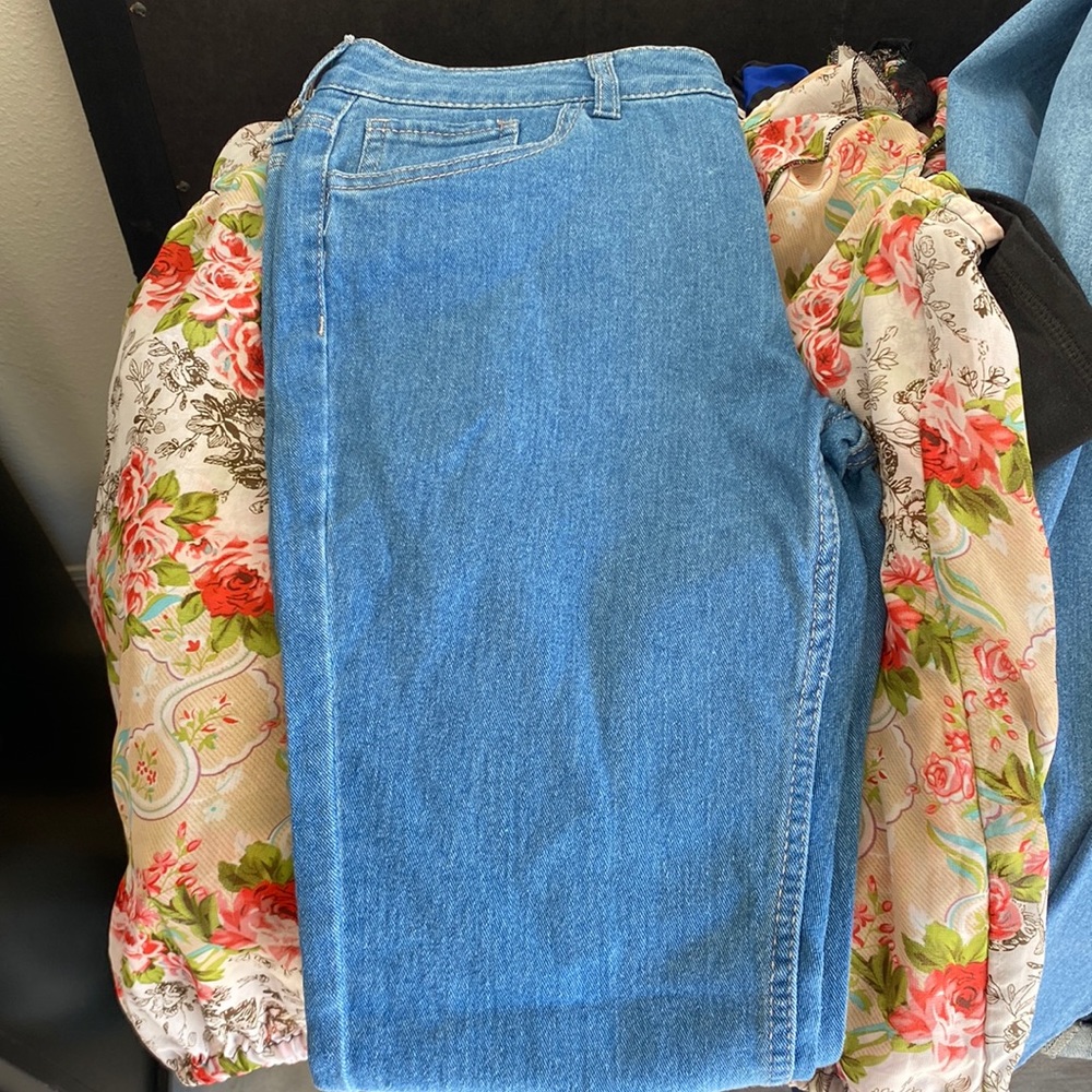 Basic Blue Jeans women’s size 29 forever 21